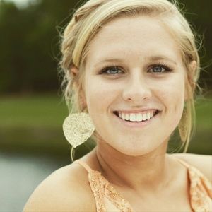 Meet your Posher, Kayla