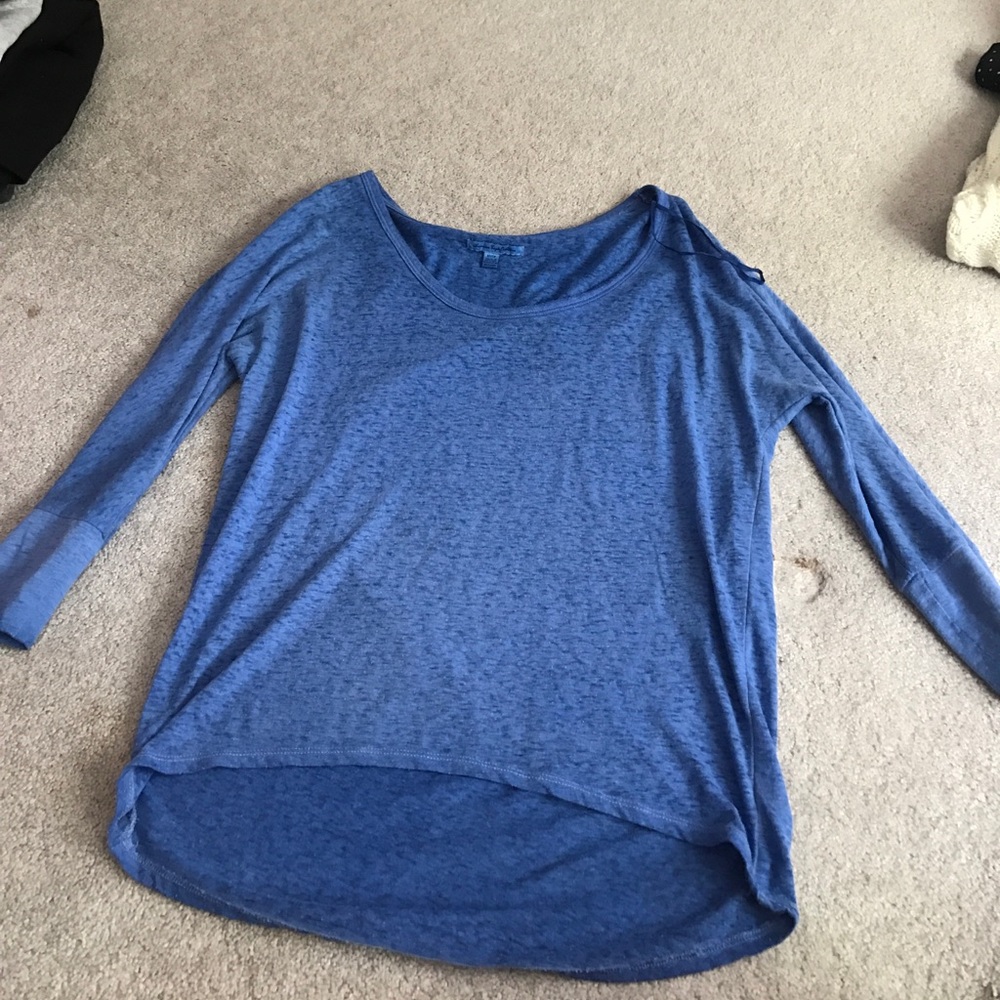 Quarter length blue t-shirt