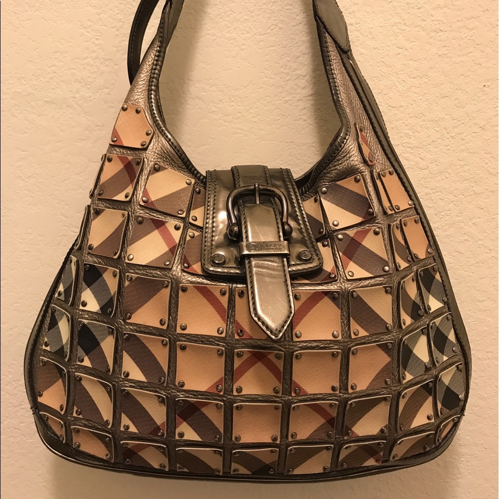 100% Authentic Burberry handbag. Shoulder bag.