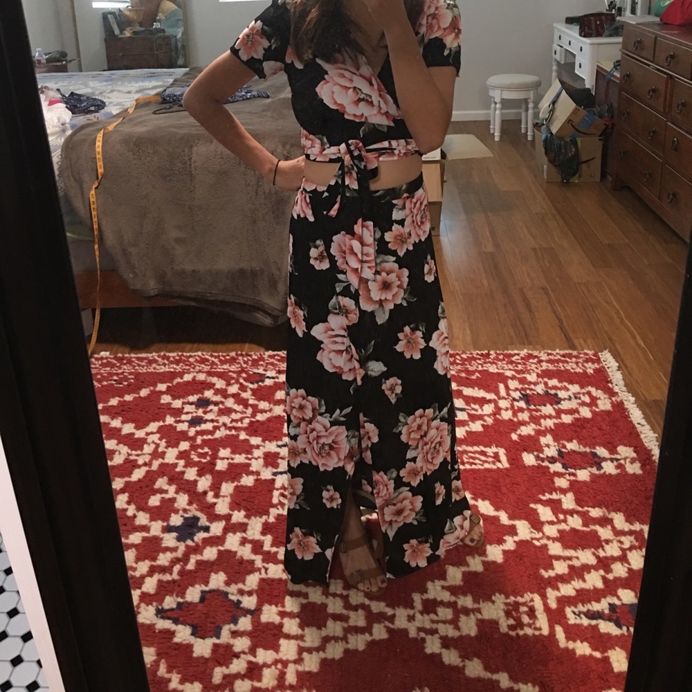 Floral wrap set.