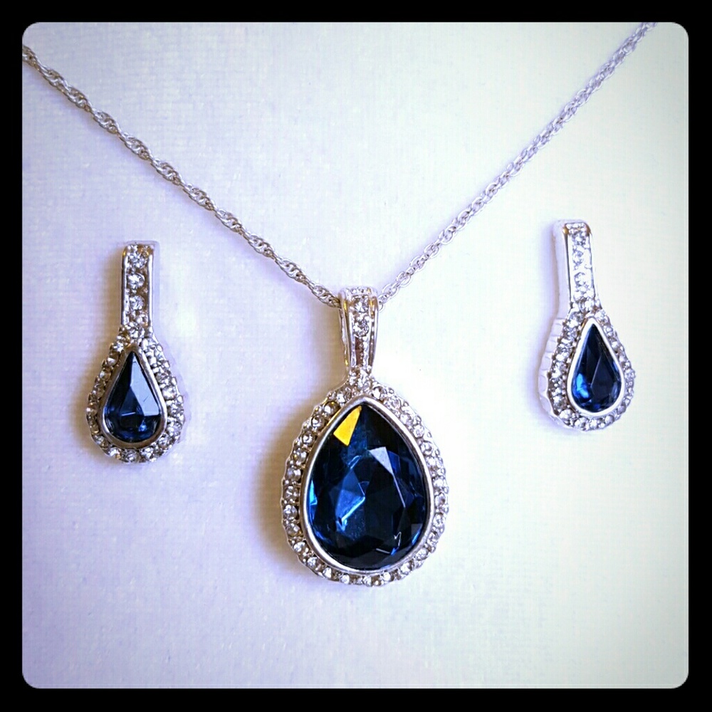 Faux sapphire earring and necklace set.
