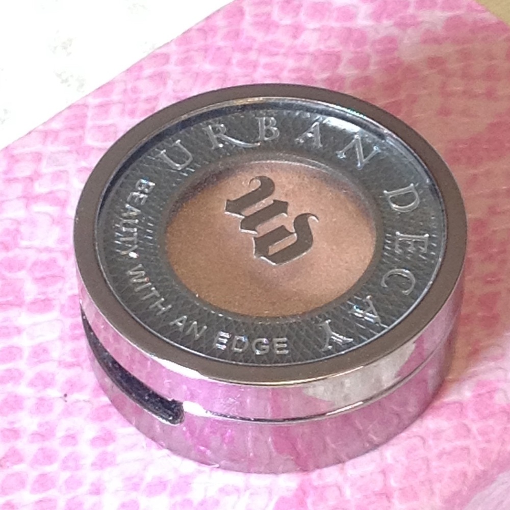 2x used Urban Decay Sellout eyeshadow