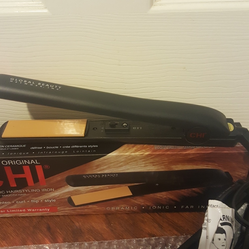 CHI ~ 1" hairstyling iron - Picture 2 of 2