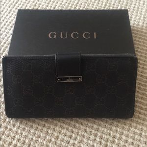 Gucci logo wallet