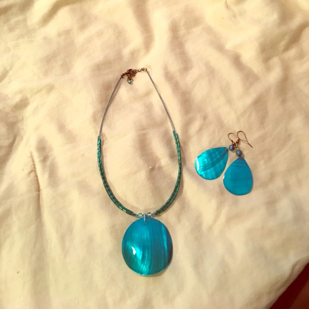 Necklace and earrings both made of shell