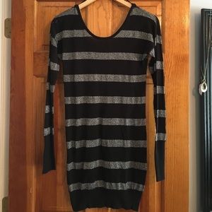 Hot Kiss size M tunic sweater
