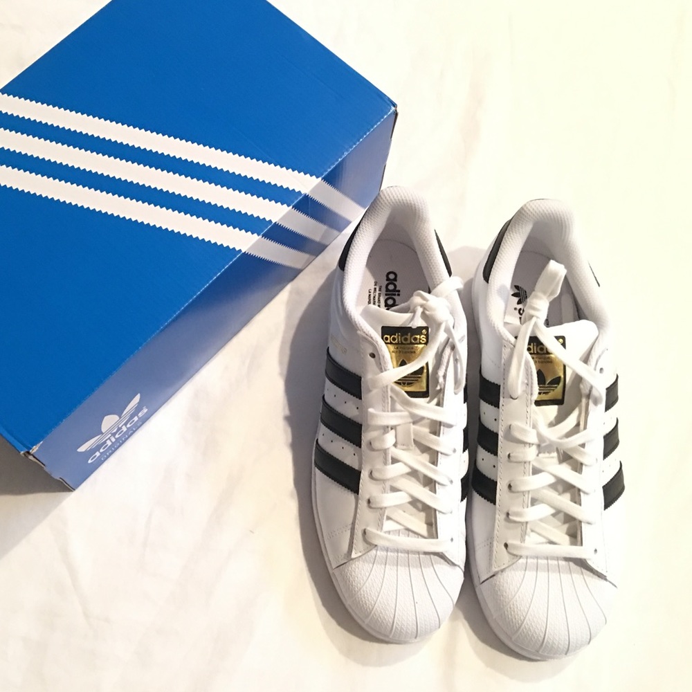 NEW never worn Asidas Super Star 9.5 shoes