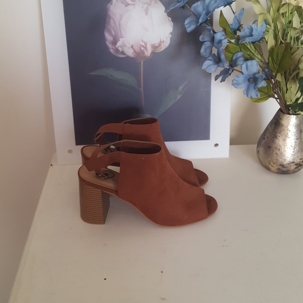 Chinese Laundry Bestie Dress Sandal