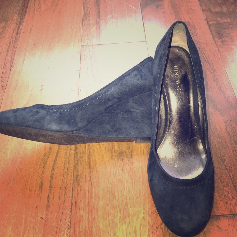 Nine West suede navy heel