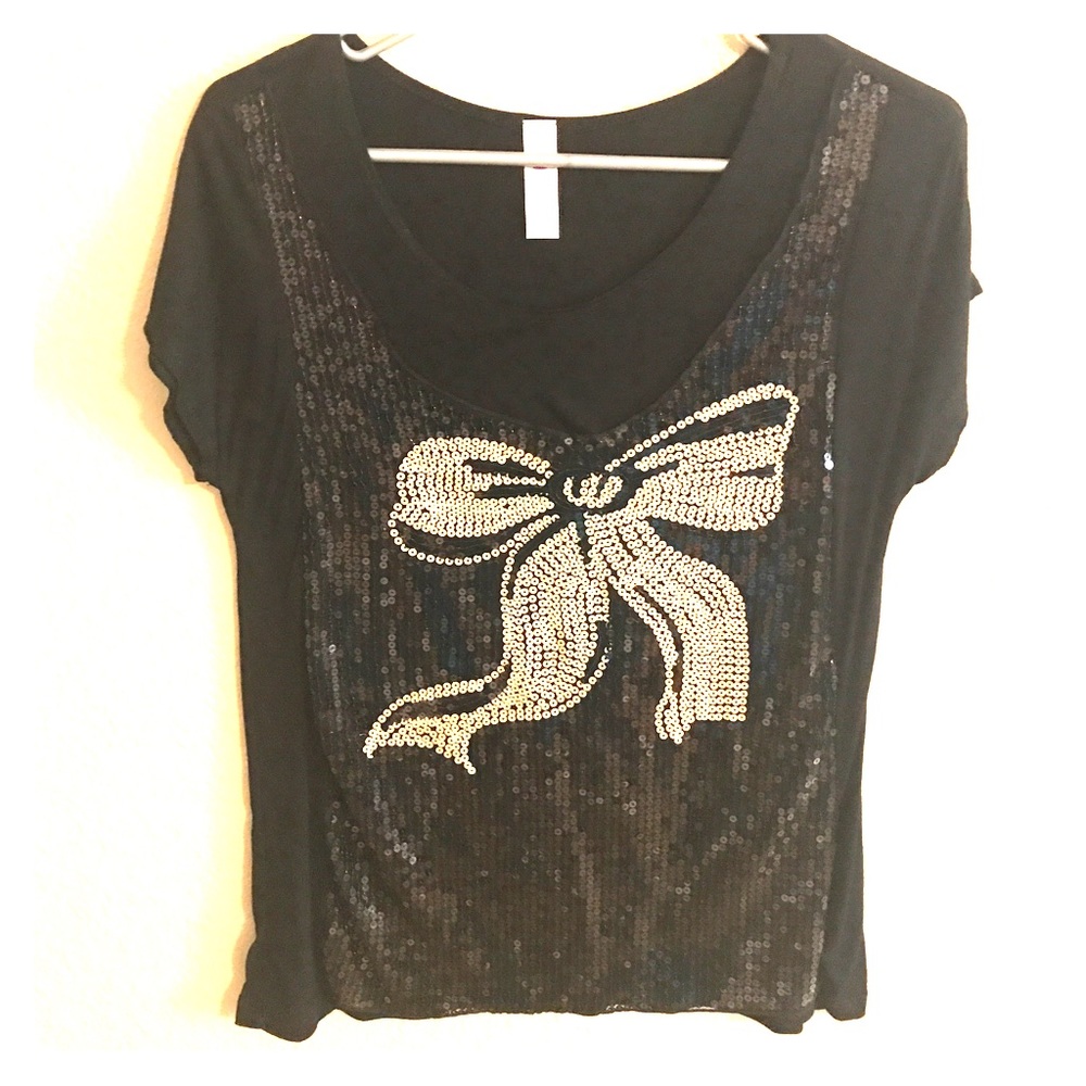 Adorable sequined top!
