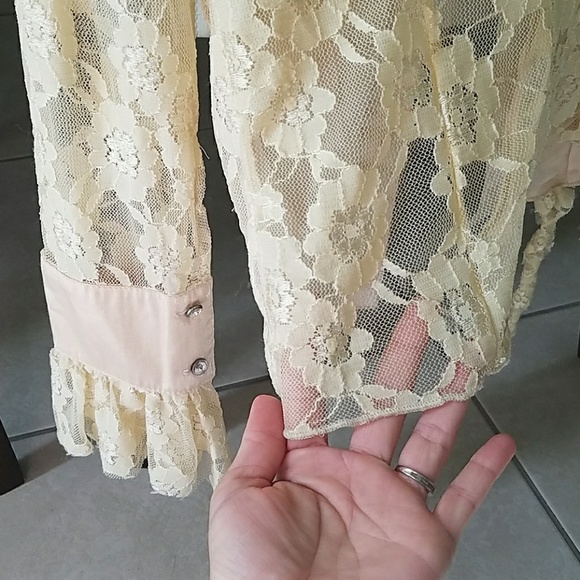 Lace Blouse long sleeve transparent in the back - Picture 3 of 4