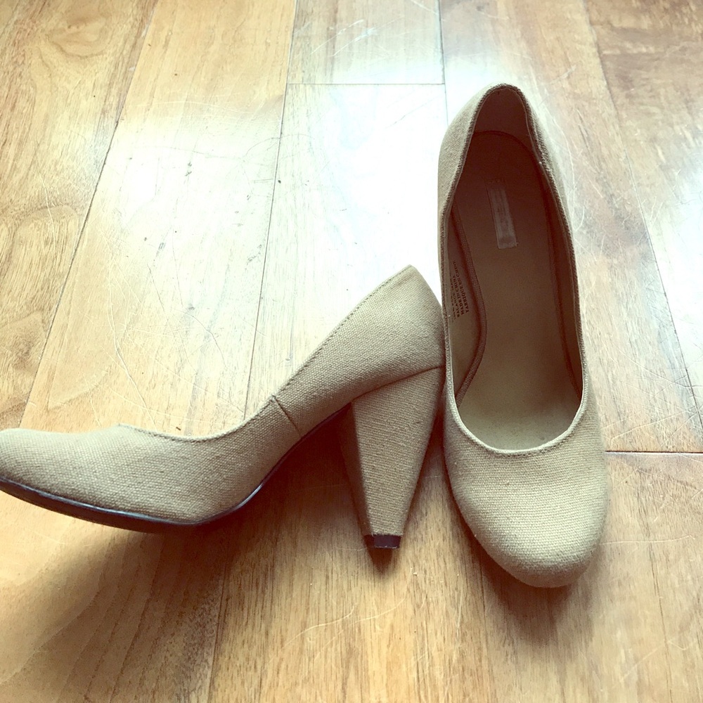 VINTAGE design tan heel