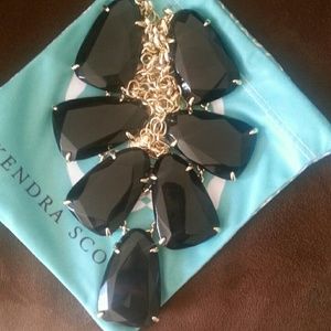 Harlow necklace in Black
