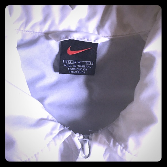 NIKE WINDBREAKER PERFECT CONDITION - Picture 3 of 4