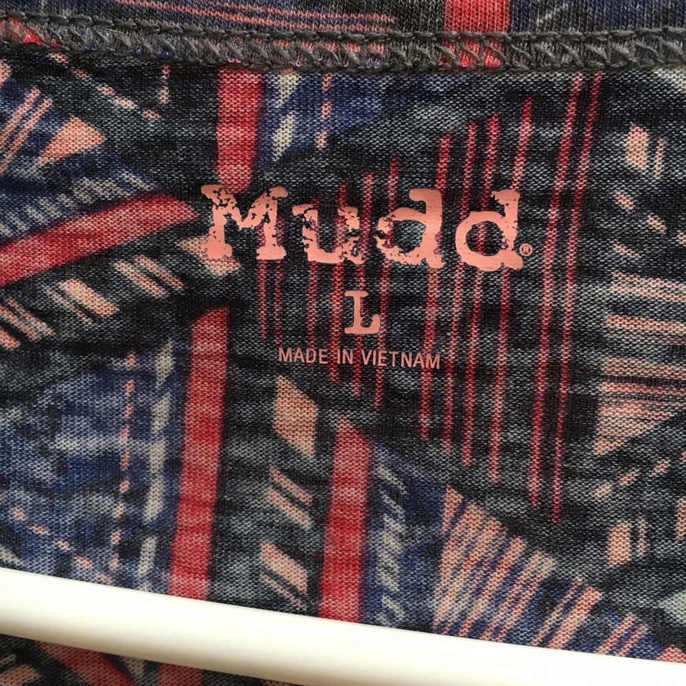 Kohls/Mudd colorful triangle print T-shirt - Picture 3 of 3