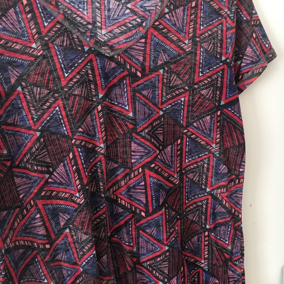 Kohls/Mudd colorful triangle print T-shirt - Picture 2 of 3
