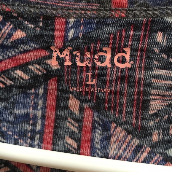 Kohls/Mudd colorful triangle print T-shirt - Picture 3 of 3