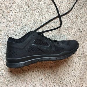 Black Nike Free Runs!!