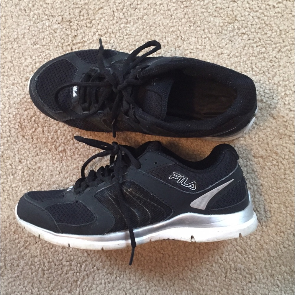 Fila women's black gym shoes size 7