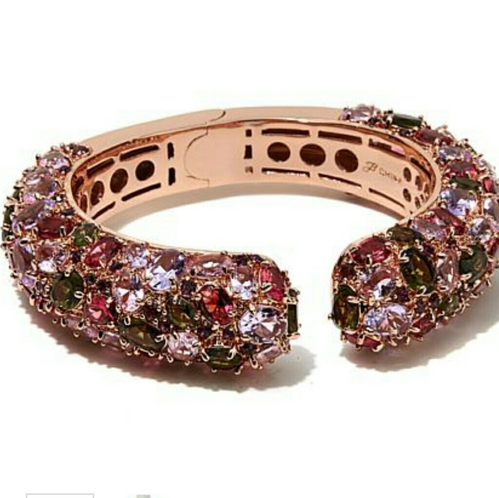 ๐๐JOAN BOYCE FAMOUS DESIGN CUFF๐๐ - Picture 5 of 7