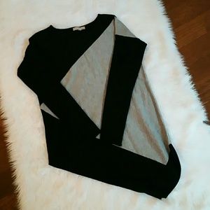 Color block sweater assymetrical.