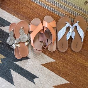 Assorted flip flops/sandals