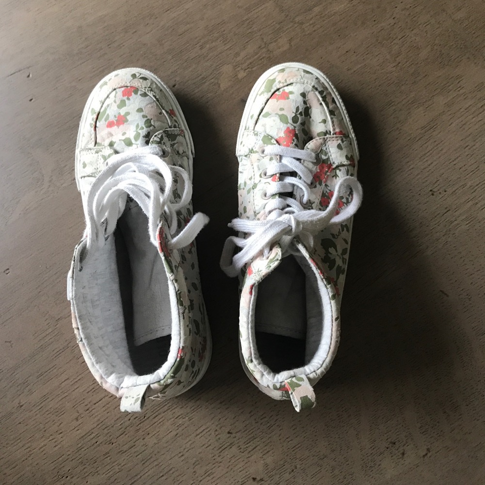 Girls shoes