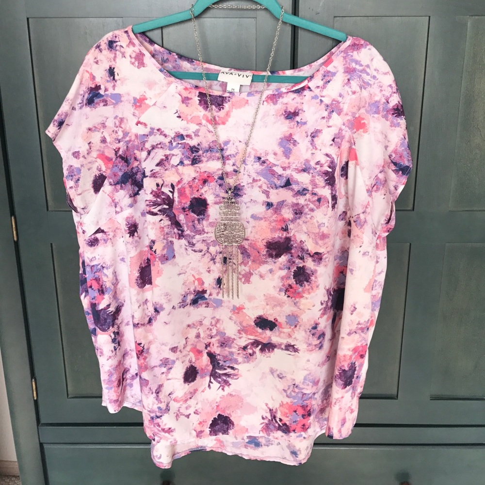 🌹Very Pretty abstract floral print top plus sz.🌹