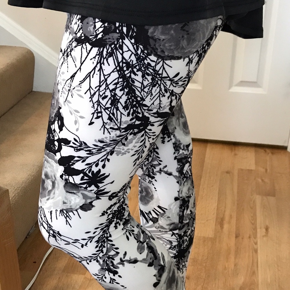 🛍LAST ONE🛍 Floral Brushed Knit Leggings - Picture 4 of 7