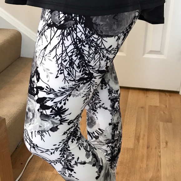 🛍LAST ONE🛍 Floral Brushed Knit Leggings - Picture 4 of 7