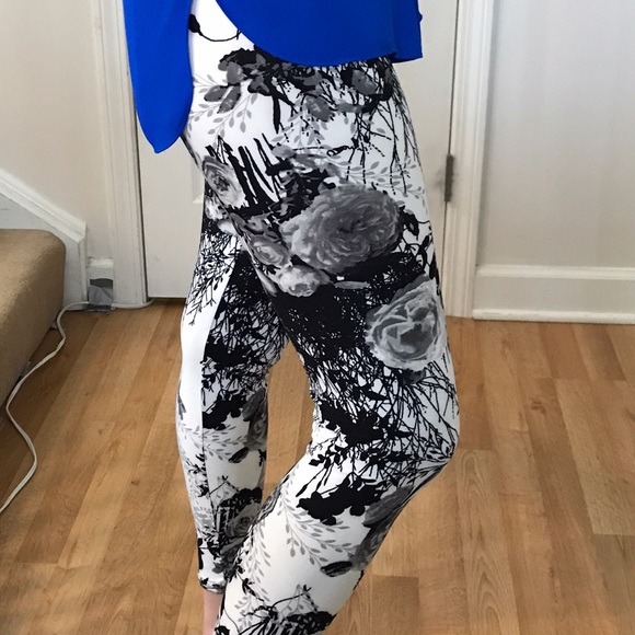 🛍LAST ONE🛍 Floral Brushed Knit Leggings - Picture 6 of 7