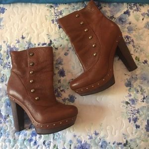 Authentic Ugg Australia boots with heel size 9