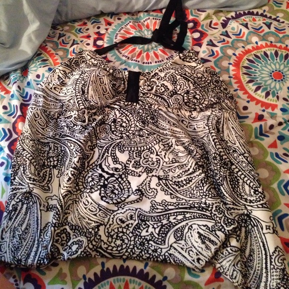 Black and white print top perfect for the summer! - Picture 1 of 1