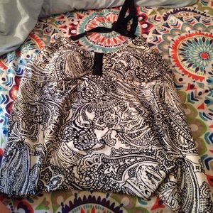 Black and white print top perfect for the summer!