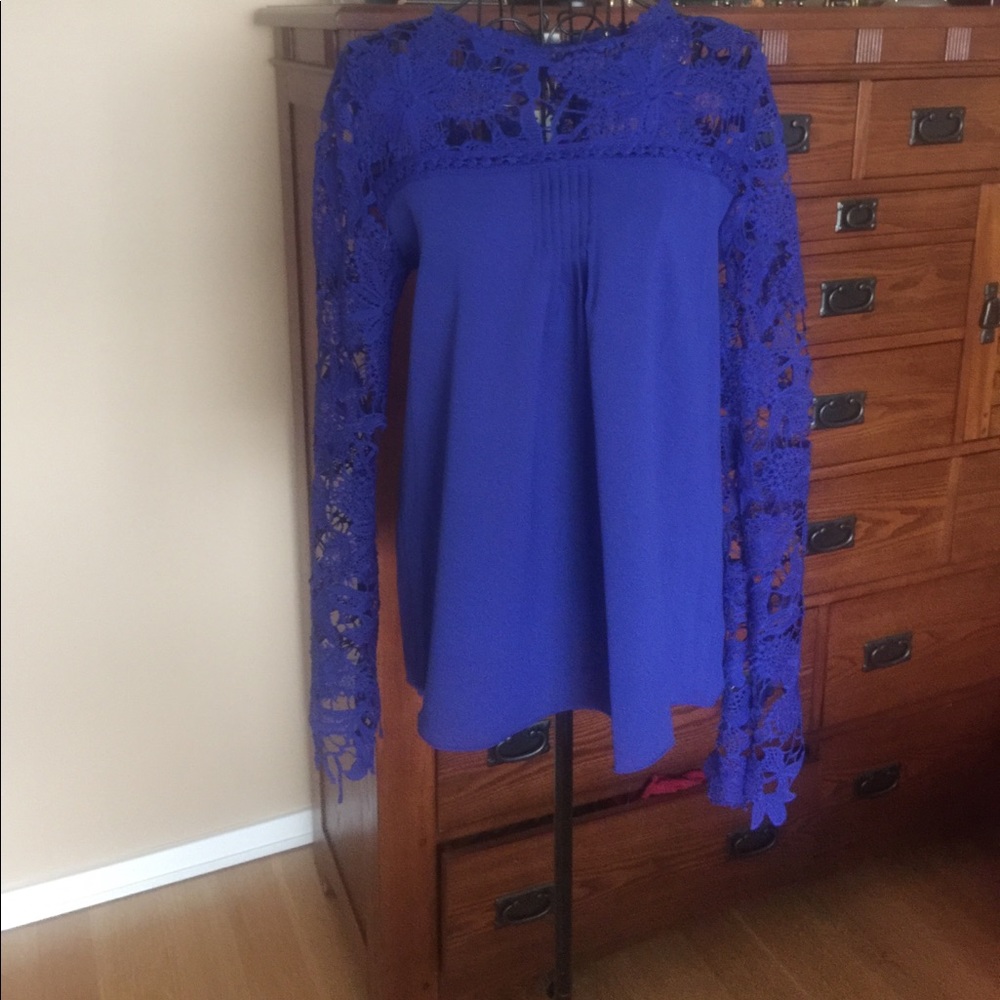 Dress blouse with crocheted long sleeves