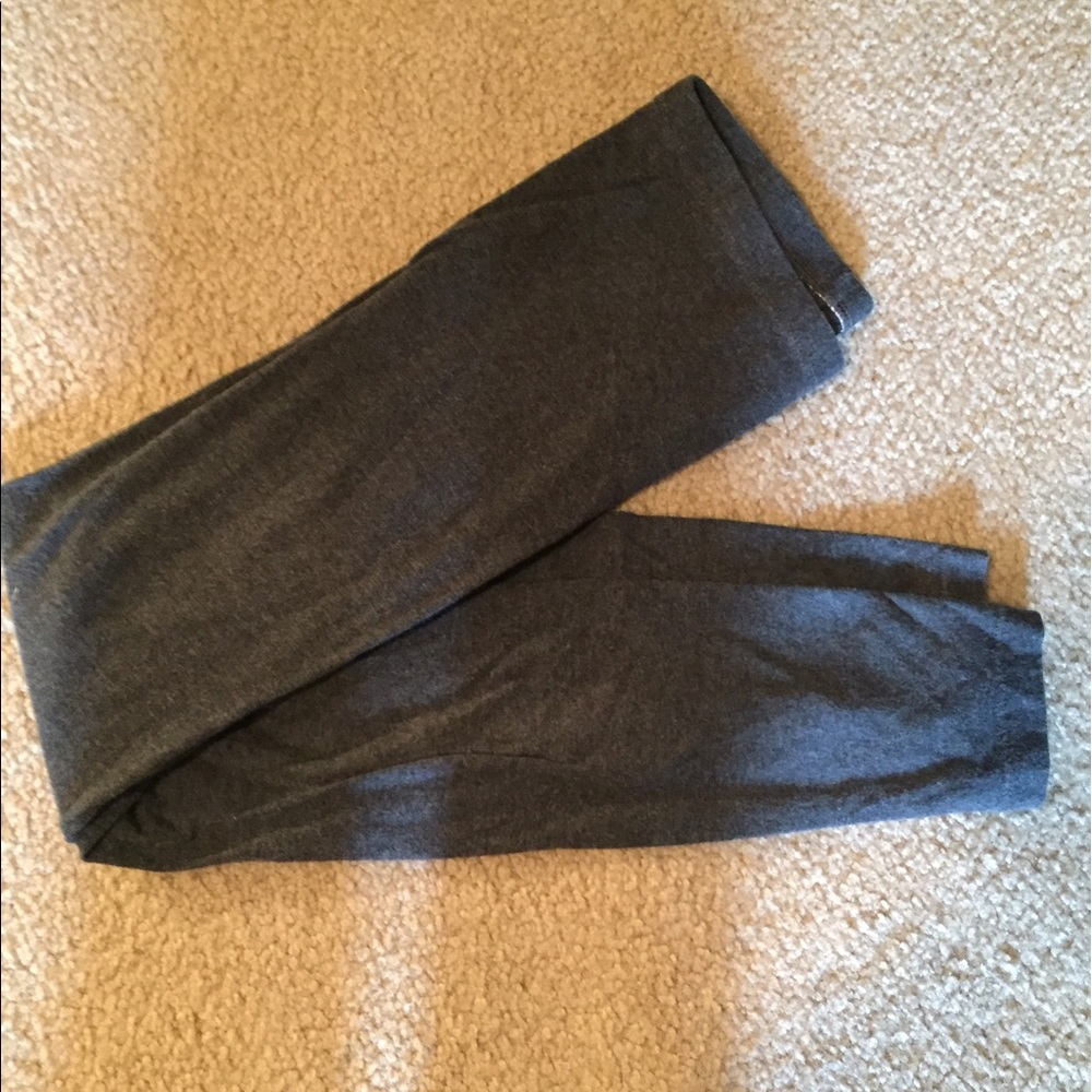 Gray cropped leggings