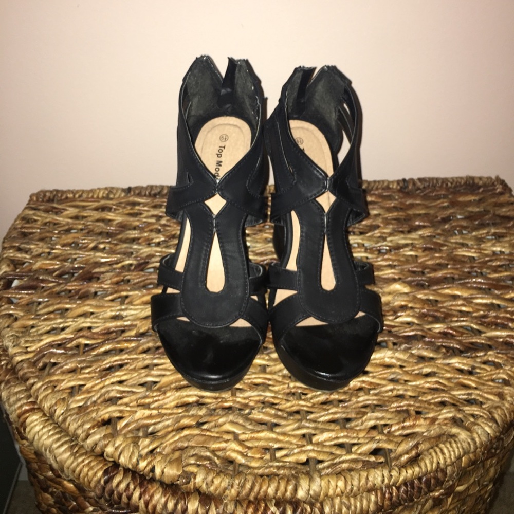 Black wedges sz 6.5