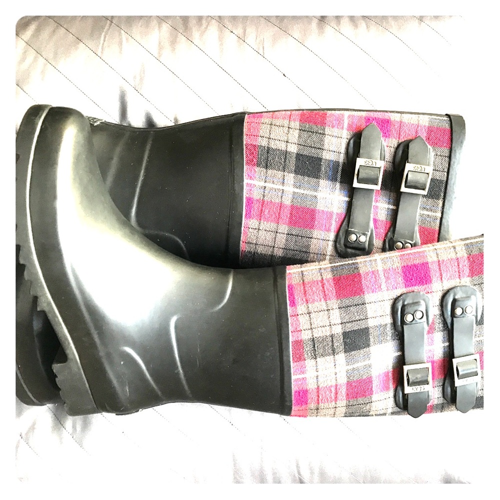 UGG rain boots