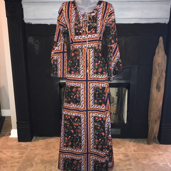 Dresses & Skirts - Boho print bell sleeve maxi dress
