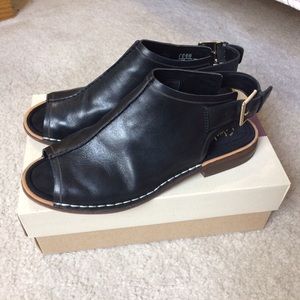 Clarks peep toe bootie flats 8.5 M