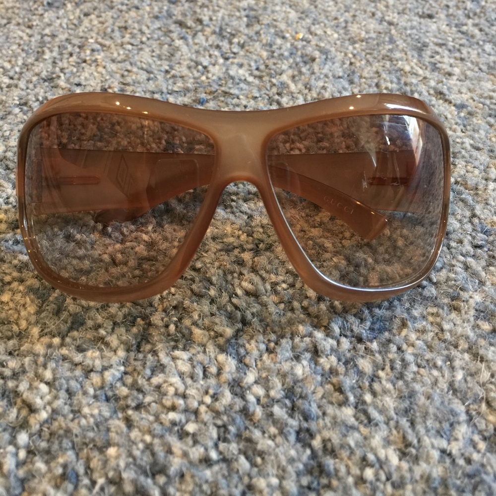 Gucci tan sunglasses