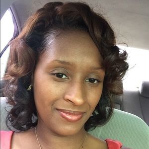 Meet your Posher, Raequeria