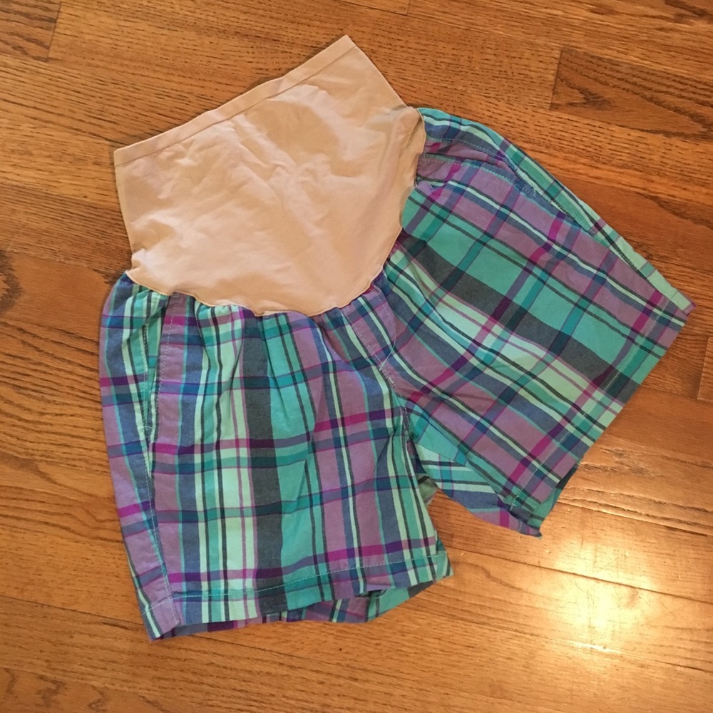 Old Navy plaid maternity shorts