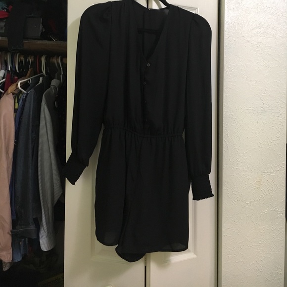 Black long sleeve romper - Picture 1 of 3