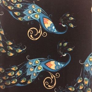BNWT Lularoe OS leggings with Peacock print