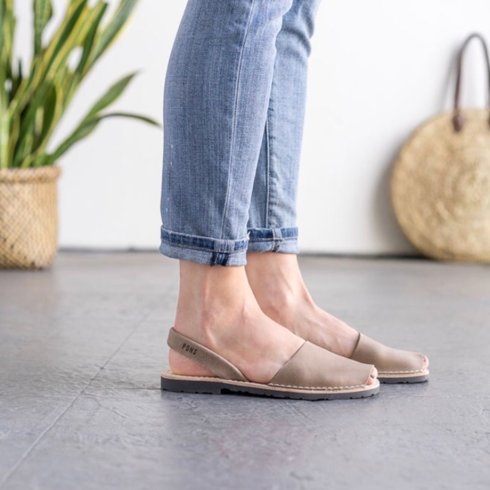 NEW! Avarcas USA Classic Style Taupe Pons