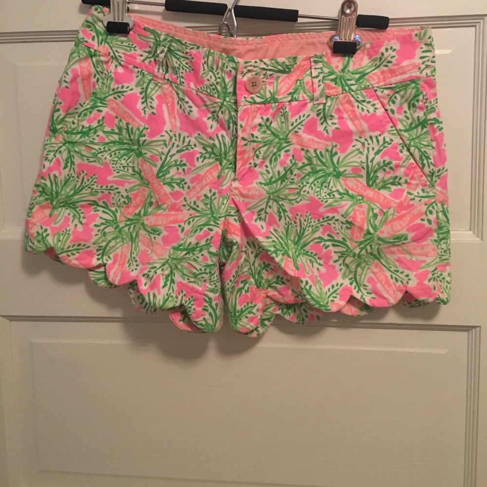 Lilly Pulitzer Buttercup shorts in Nibbles Carrots