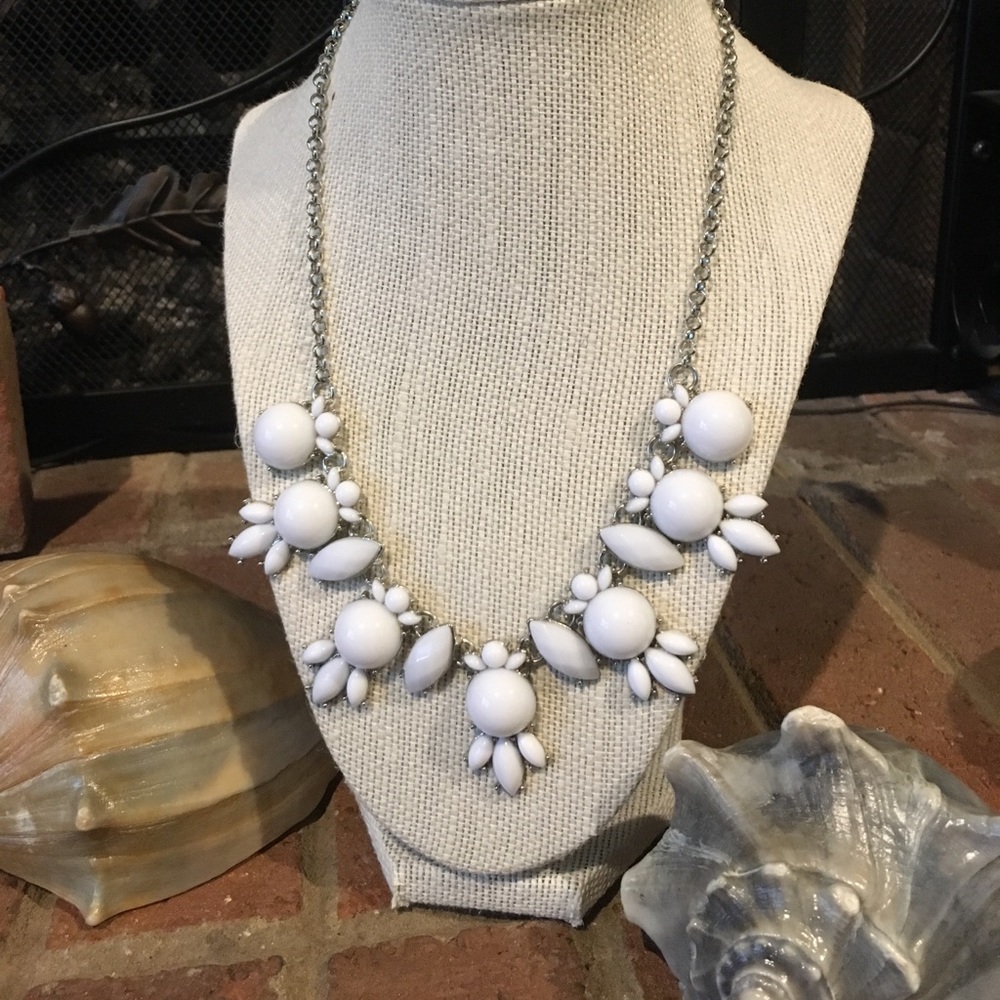 White statement necklace