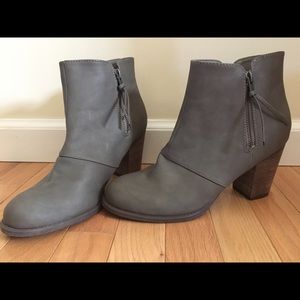 American Eagle Gray Booties Size 9.5