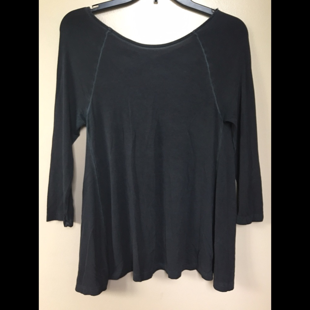 Three quarter sleeve shirt